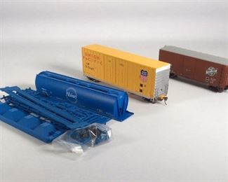  InterMountain HO Scale Model Train Cars #20098, 4133004-06, & 45469-02