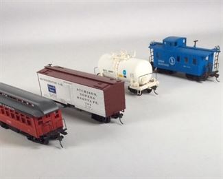 Roundhouse HO Scale Model Train Cars #7878, 7763, 3304, & C24
