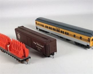 HO Scale Model Train Cars: Mehano #10038, Ertl Collectibles #4981, and IHC #6573