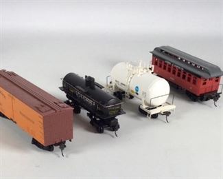 Roundhouse HO Scale Model Train Cars #3255, 7763, 3164, and 3304