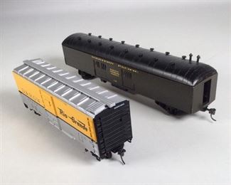 Roundhouse HO Scale Model Railroad Ready-To-Run #20504 and Kit #20504, previously assembled
