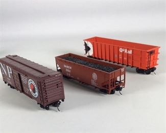  Roundhouse HO Scale Model Train Cars #1650, 7882, & 1087