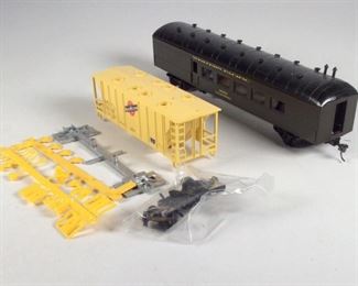 Roundhouse HO Scale Model Railroad Kits #07971 and # 6172, previously assembled