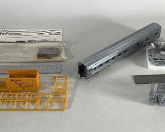 Walthers HO Scale Ready-to-Run Super Chief Passenger Car and (2) Model Train Kits
