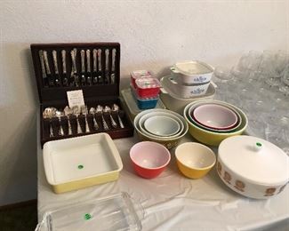 PYREX, FIRE KING, CORELL, VINTAGE REFRIGERATOR DISHES WITH LIDS