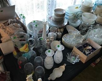 GLASSWARE, VASES, BISCAYNE LUNCHEON PLATES