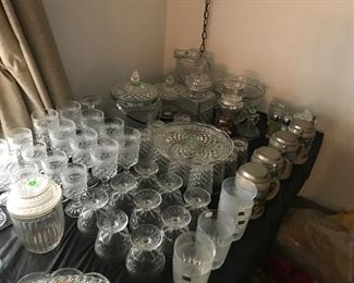 ANCHORE HOCKING ASSORTED SERVING PIECES