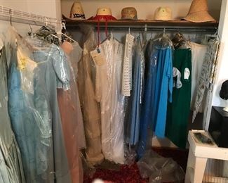 VINTAGE DRESSES AND WEDDING DRESSES