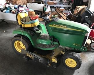 JOHN DEERE GT 235