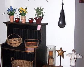 Blue pine shelf, small pine shelf, baskets, etc...