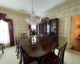 Drexel Heritage Furniture - Heirloom Collection - Dining Table, Chairs & China Cabinet