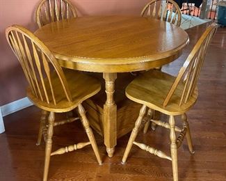 Circle Kitchen Table with Four Chairs