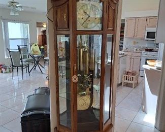 Howard Miller grand grandfather clock !