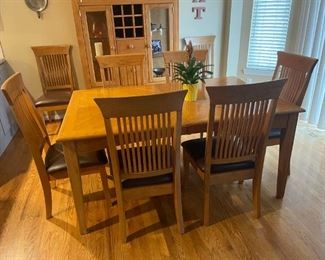 . . . and matching Craftsman-style table and chairs