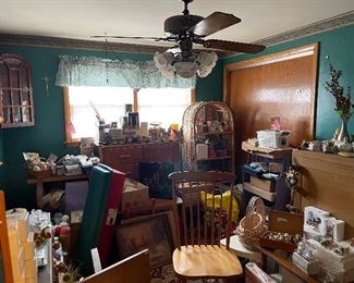 Overview of craft room. 