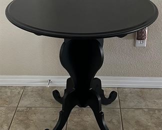 30 X 28.5 Inch Black Round Pedestal Table