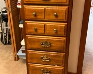 Bedroom - tall chest - 7 drawers 