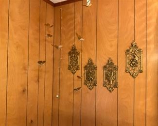 Liv(ng Room - Mobile & vintage plaques