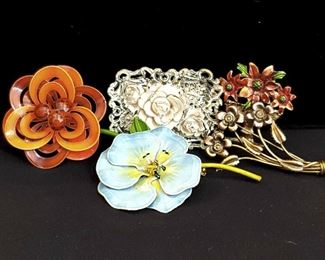 Brooches Flower Style