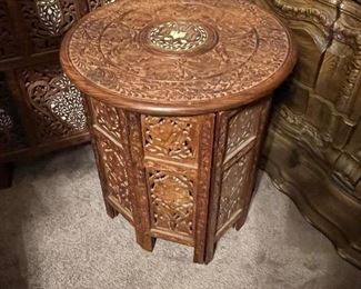  gorgeous wooden round table from Saudi Arabia