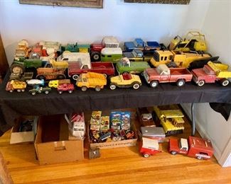 Collection of metal Tonka trucks