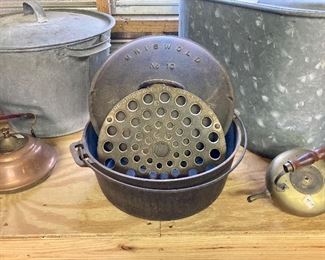 Griswold no.10 dutch oven with lid, handle, & trivet