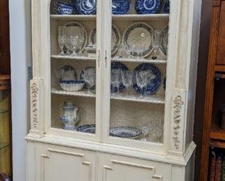 Ivory Painted Classical Cabinet