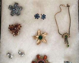 $225 - Collection of vintage costume jewelry of high quality