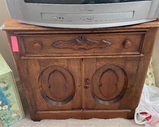 BUY IT NOW! $150 Antique Oak Cabinet