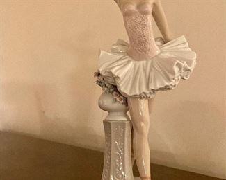 'Stage Presence' porcelain figurine - Lladro 