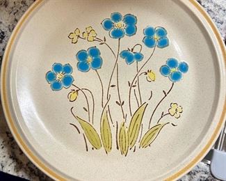 Retro Hearthside Garden Festival Highland Flower Plate - 1 available 