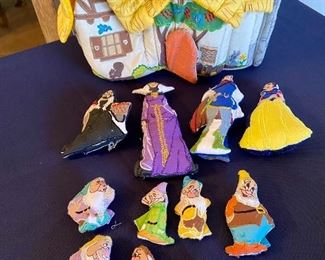 Vintage Disney- Snow White and the Seven Dwarfs - Pockets of Learning Playset 