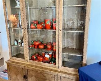 BUY IT NOW! $600.  Breakfront Display Cabinet by Heritage Henredon, with lower 3-drawer, 2 cabinet storage 