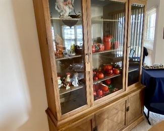 BUY IT NOW! $600.Breakfront Display Cabinet by Heritage Henredon, with lower 3-drawer, 2 cabinet storage 