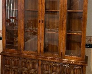 Hutch w Carved Doors