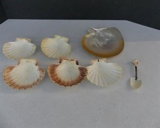 Polished Clam Shell Hors d'oeuvre Plate and 5 Clam Shell Bowls with Mother of Pearl Spoon