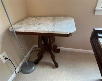 Side Table Victorian Marle Top Walnut