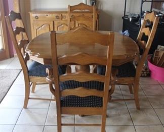 Solid Oak Table with 2 arm chairs-4 chairs-2 leaves
