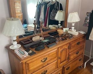 Cushman colonial dresser with mirror 