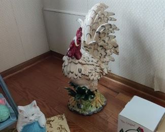 Ceramic rooster, cast iron cat, deco gift box