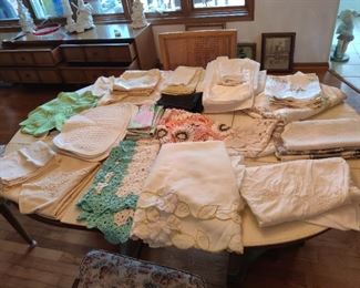 vintage tablecloth, table linens, napkins