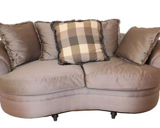 
Lot 507
Quality Schnadig arched even arm upholstered 2 cushion decorative sofa in good condition
