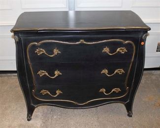 
Lot 559
Paint decorated French style 3 drawer chest
