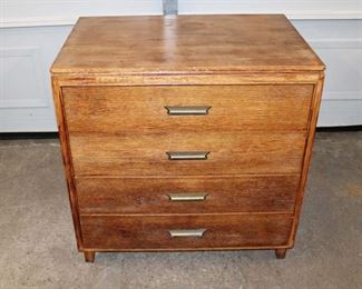 
Lot 561
Vintage Oak Masters modern design 4 drawer chest
