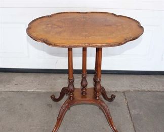 
Lot 579
Antique French carved walnut inlaid lamp table, has finish loss
