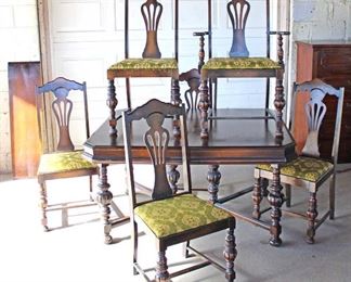 
Lot 580
Antique depression walnut 7pc dining room table with 6 chairs and (1) 12" leaf all as is
