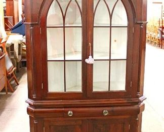 
Lot 595
Antique 2pc solid mahogany Federal style corner cabinet with arched doors and key, does have an age crack
