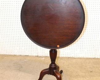 
Lot 610
CW Kittinger solid mahogany queen Anne tilt top table with bird cage base
