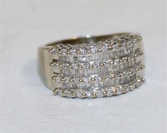 
Lot 653
14K white gold ring with diamonds approx. 1ct+ size 10.5
