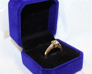 
Lot 680
Vintage style 1.01ct fancy chocolate diamonds and 14K yellow gold ring size 7
